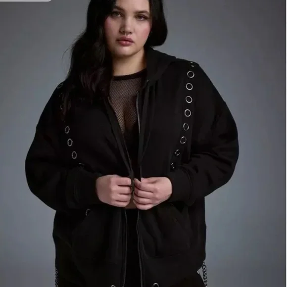 Torrid - Picture 3 of 7